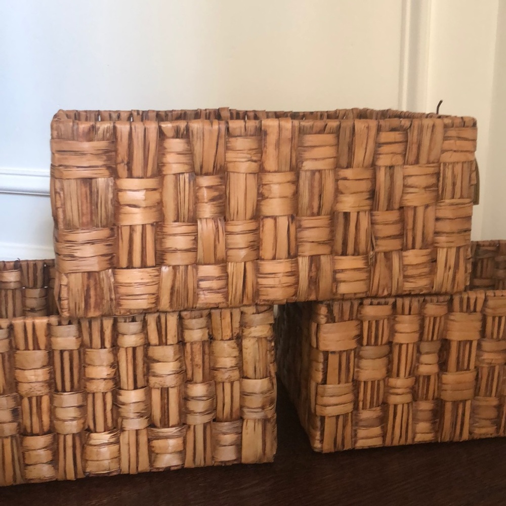 Bath - Storage - Picture 2 of 5